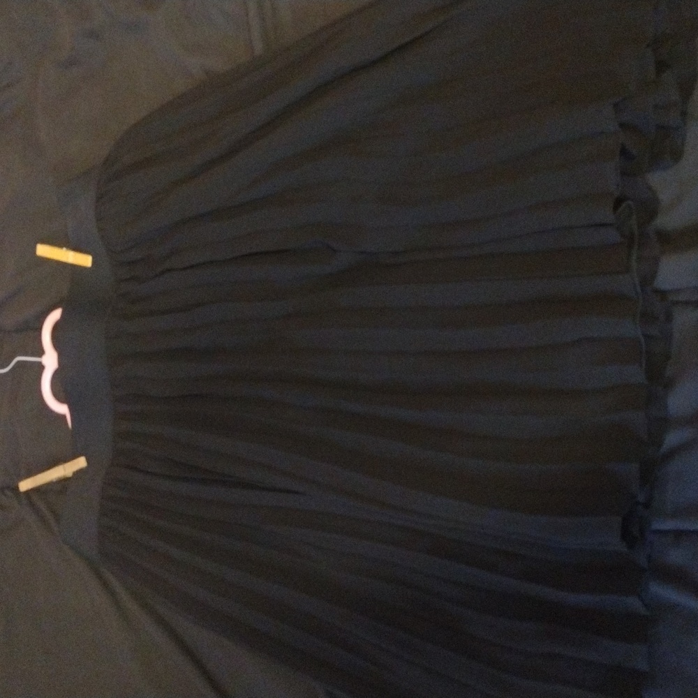 Plus-Sized Chiffon Pleated Black Skirt